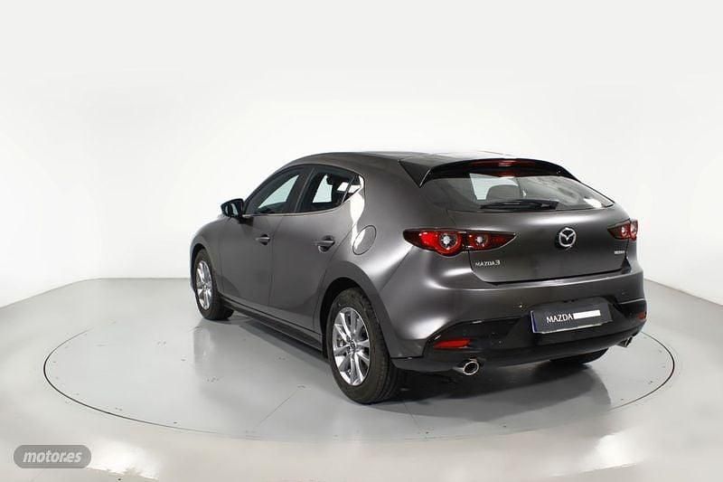 Gris / plata Usado 2024 Mazda 3 Prime-Line Berlina | 24.300 € (Precio justo) - Imagen 1/4