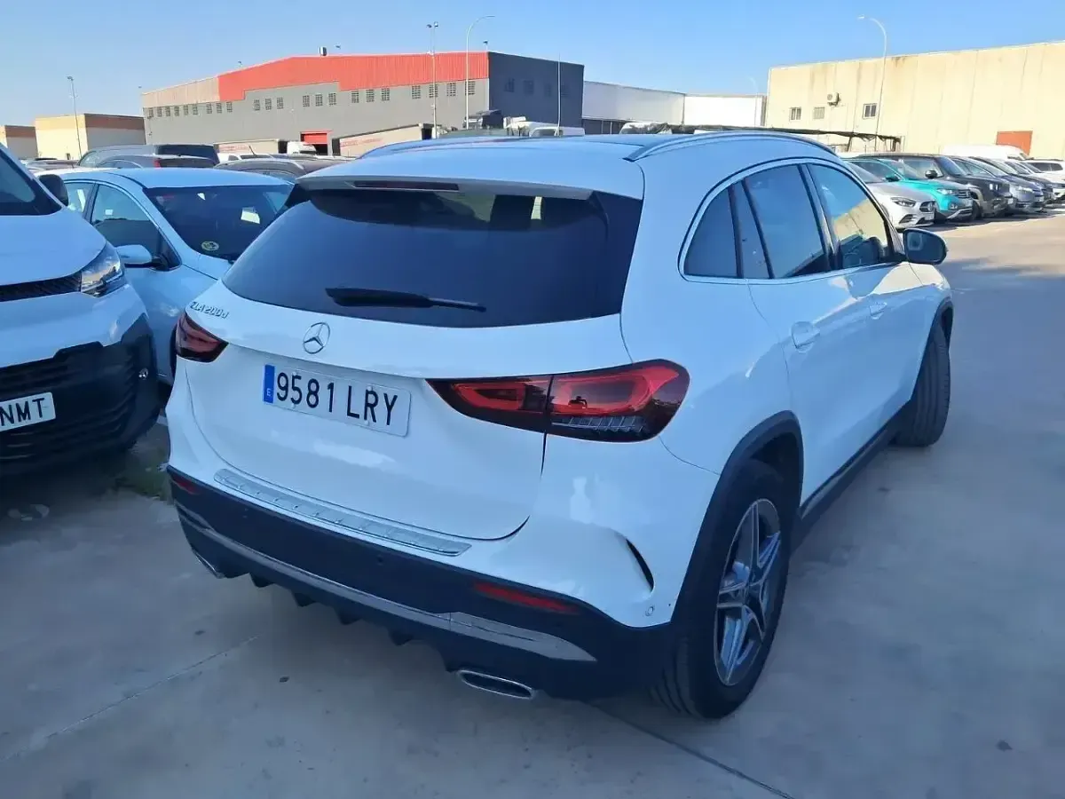 Usado Mercedes GLA200 150 CV (110 kW) 2021 Blanco SUV