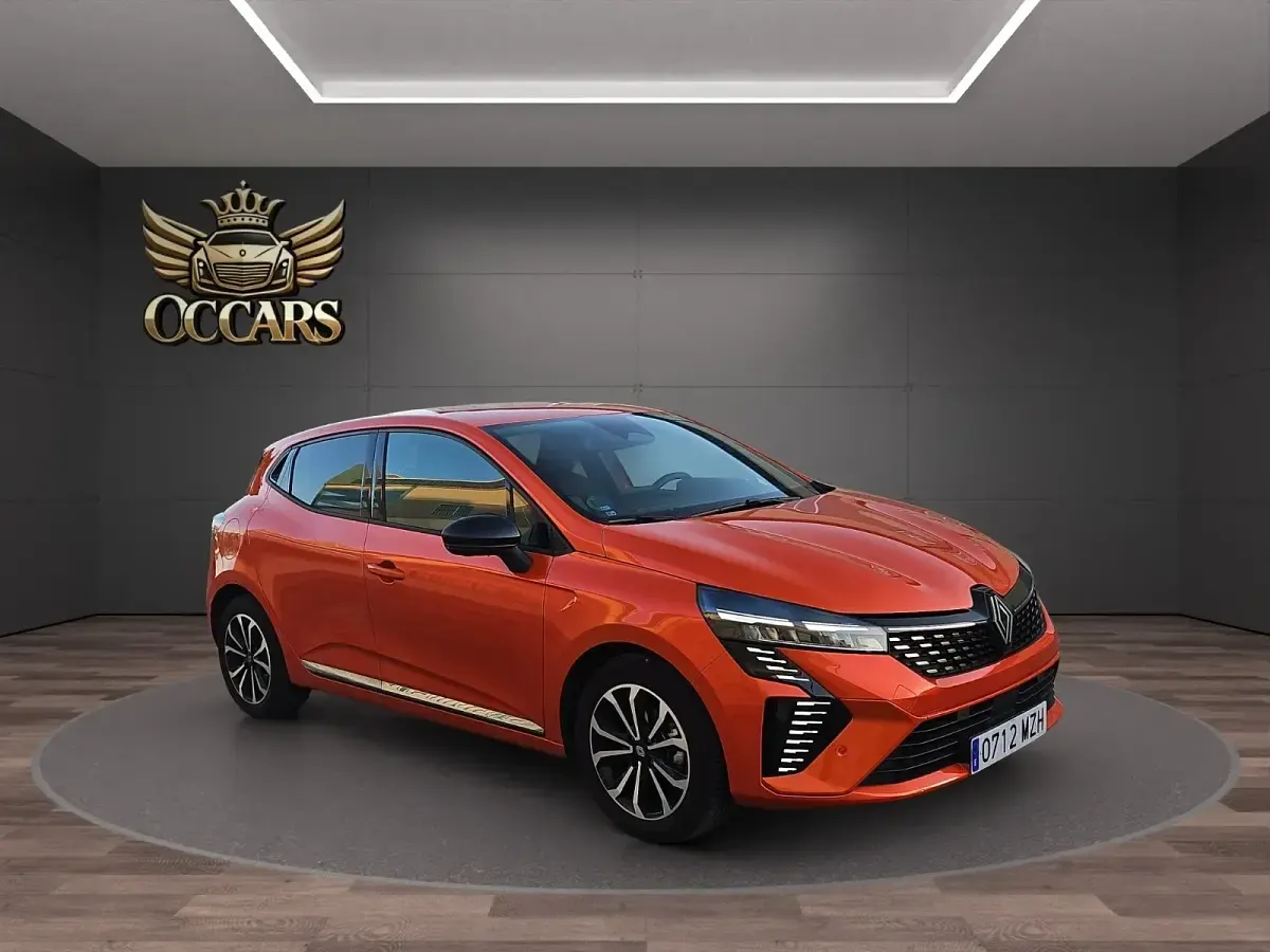 Usado Renault Clio 100 CV (73 kW) 2025 Naranja Utilitario