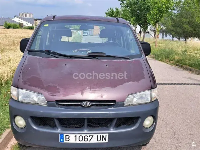 Usado Hyundai H-1 85 CV (62 kW) 1998 Violeta / lila Monovolumen