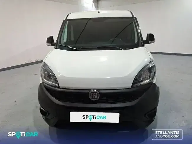Usado Fiat Doblò 90 CV (66 kW) 2022 Blanco Monovolumen
