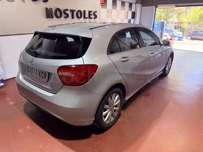 Usado Mercedes A200 Style 136 CV (100 kW) 2015 Gris / plata Utilitario