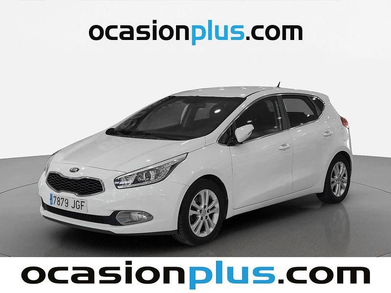 Begagnad Kia Ceed 90 HK (66 kW) 2015 Vit Halvkombi