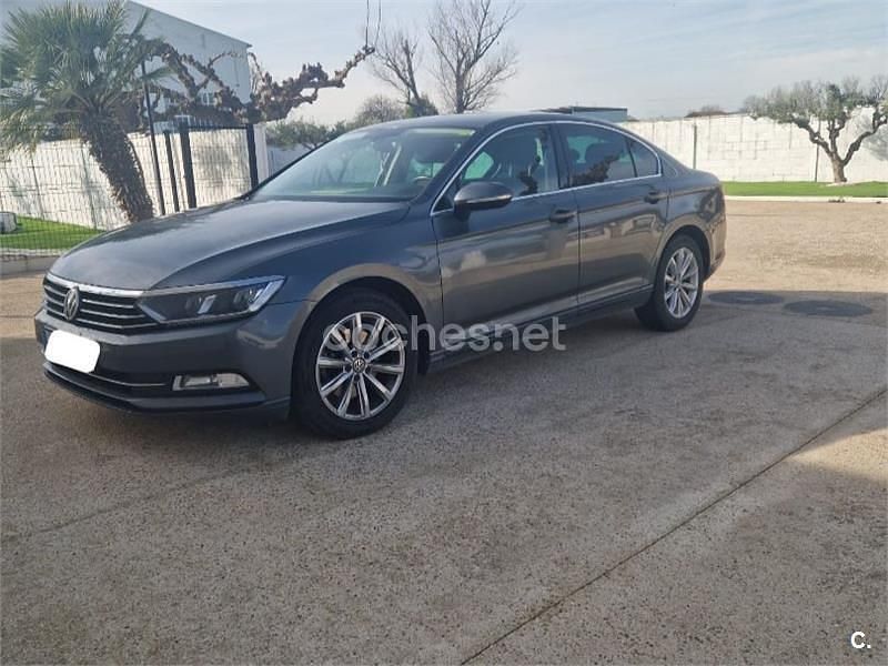 Usado VW Passat Advance 150 CV (110 kW) 2015 Gris / plata Berlina