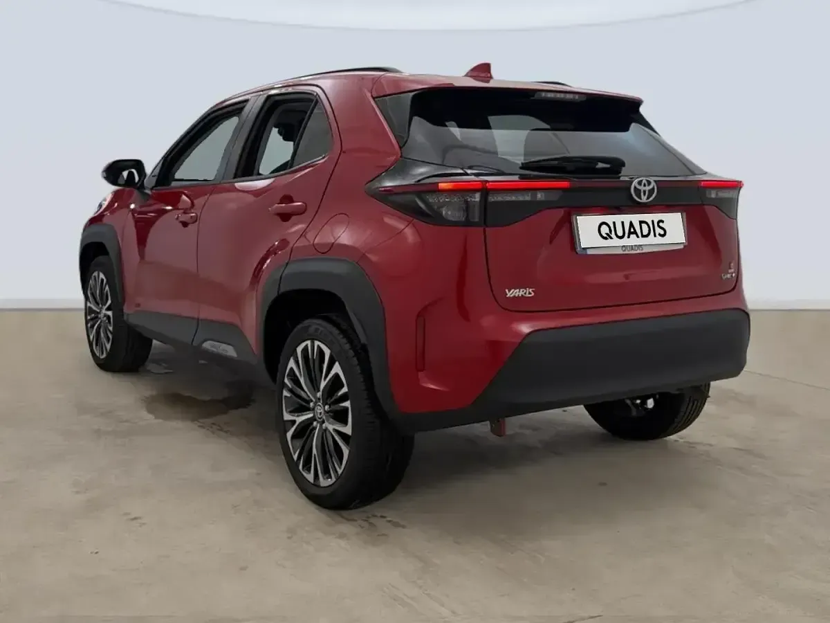 Usado Toyota Yaris Cross Style 130 CV (95 kW) 2024 Rojo SUV