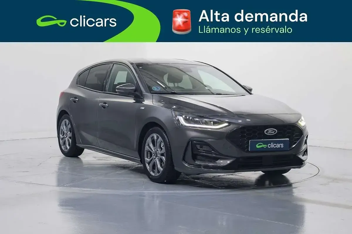 Usado Ford Focus ST-Line 155 CV (114 kW) 2023 Gris Utilitario