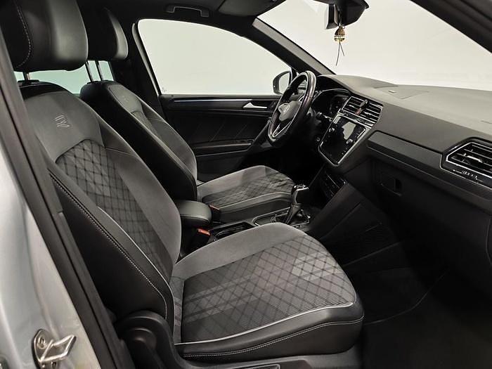 Usado VW Tiguan R-line 150 CV (110 kW) 2022 Gris plata SUV