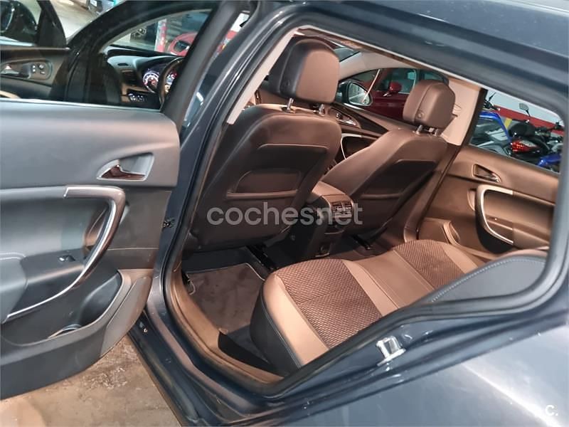 Usado Opel Insignia Sportive 160 CV (117 kW) 2013 Gris / plata Familiar