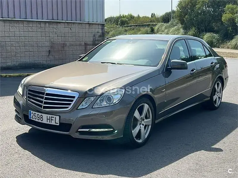 Usado Mercedes E350 Avantgarde 231 CV (169 kW) 2011 Gris / plata Berlina