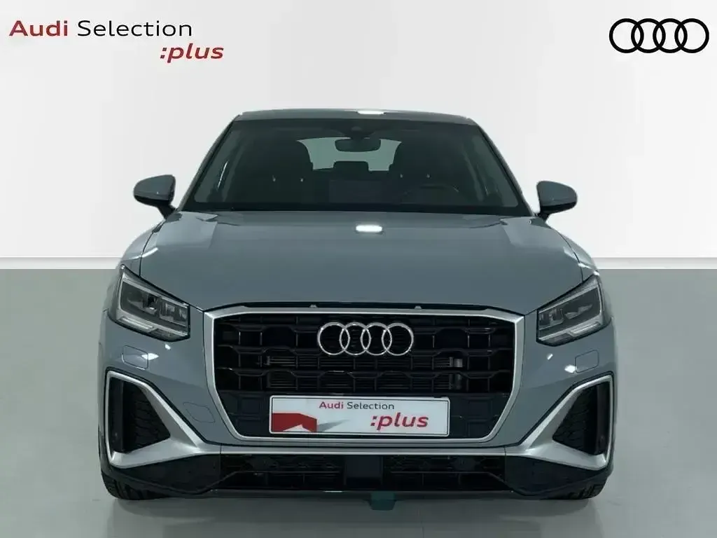 Usado Audi Q2 S-Line 150 CV (110 kW) 2025 Gris / plata SUV