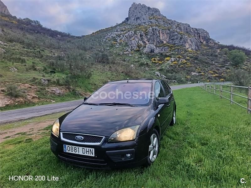 Usado Ford Focus Trend 109 CV (80 kW) 2005 Negro Berlina