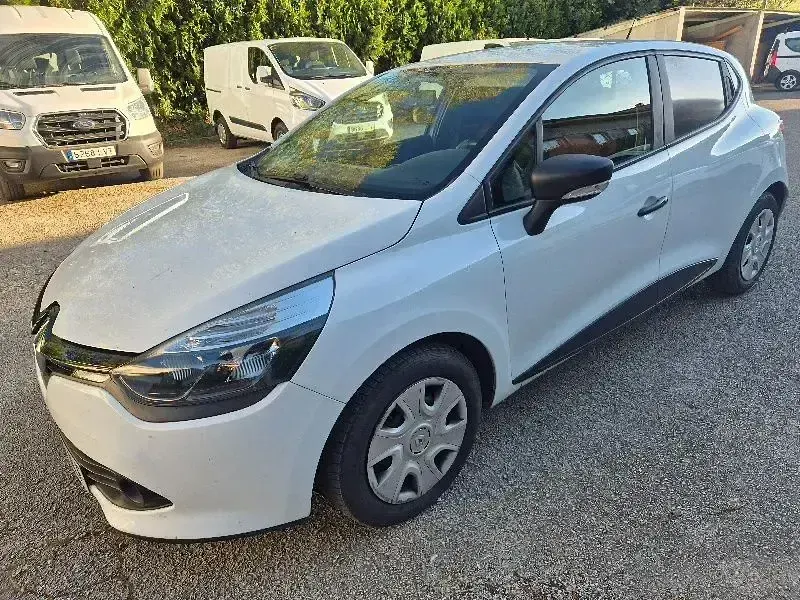 Usado Renault Clio 75 CV (55 kW) 2016 Blanco Utilitario