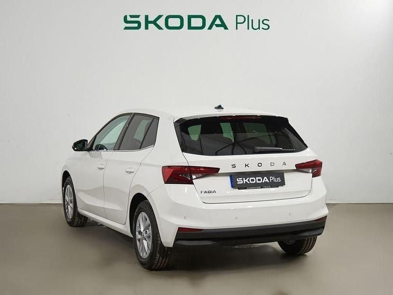 Usado Skoda Fabia Selection 95 CV (69 kW) 2025 Blanco Utilitario