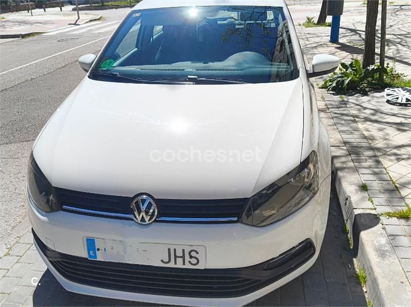 Używany VW Polo Edition 75 KM (55 kW) 2015 Biały Sedan/Limuzyna