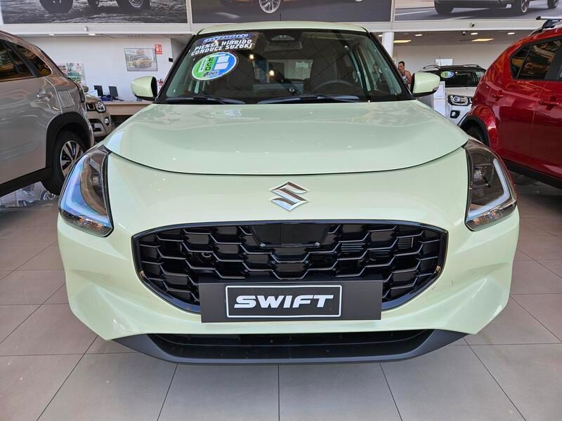 Usado Suzuki Swift 83 CV (61 kW) 2024 Amarillo Utilitario
