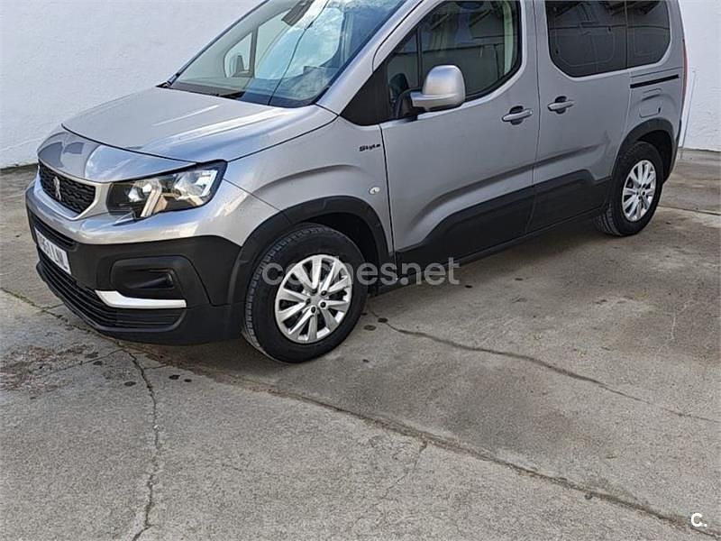 Usado Peugeot Rifter Style 100 CV (73 kW) 2021 Gris / plata Monovolumen
