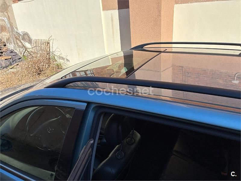 Usado Mercedes C220 Elegance 125 CV (91 kW) 2001 Azul Familiar