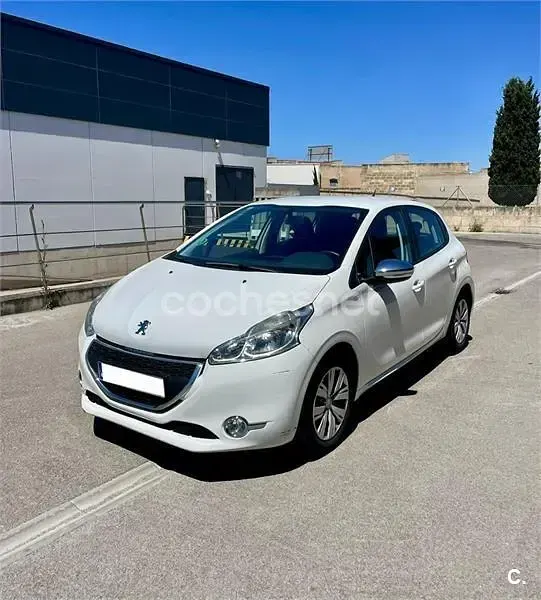 Usado Peugeot 208 82 CV (60 kW) 2013 Blanco Utilitario