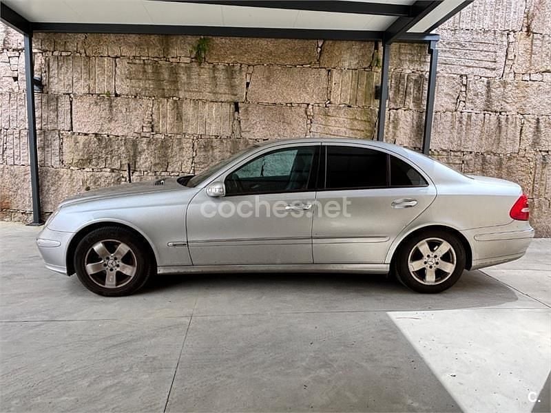 Usado Mercedes E320 Avantgarde 197 CV (144 kW) 2003 Gris / plata Berlina