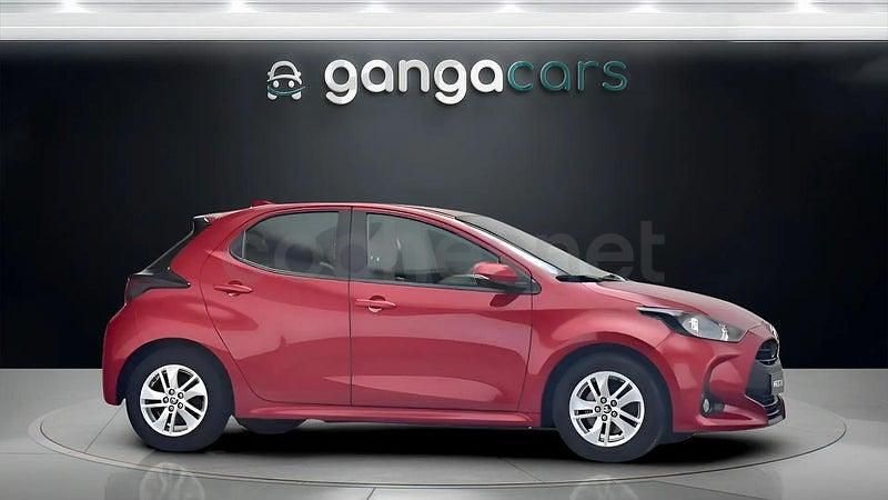 Usado Toyota Yaris 125 CV (91 kW) 2023 Rojo Utilitario