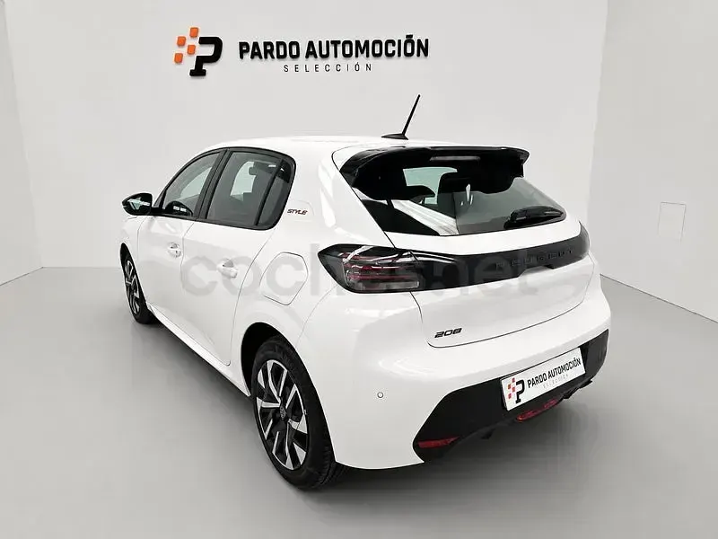 Usado Peugeot 208 Style 100 CV (73 kW) 2024 Blanco Utilitario