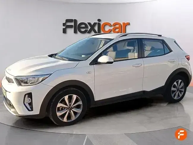 Usado Kia Stonic 84 CV (61 kW) 2023 Blanco SUV