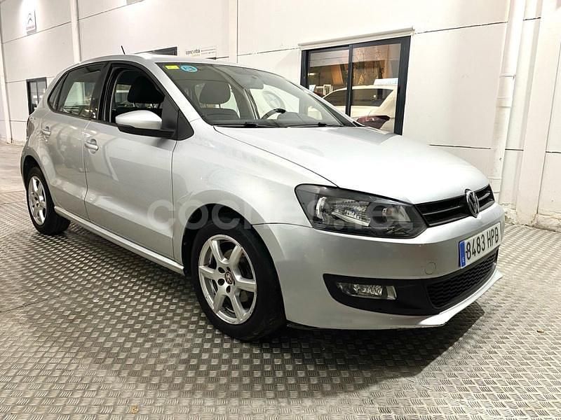 Usado VW Polo Advance 90 CV (66 kW) 2013 Gris / plata Berlina