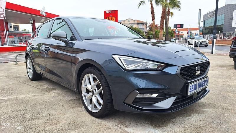 Usado Seat Leon FR 150 CV (110 kW) 2021 Gris / plata Berlina
