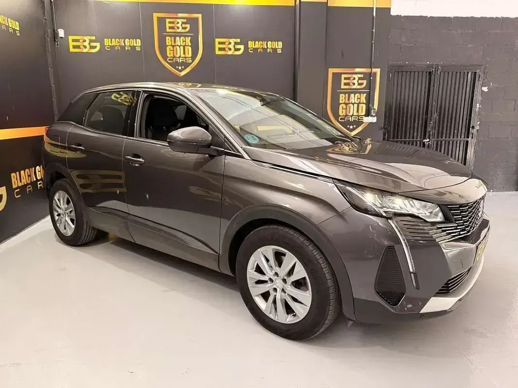 Usado Peugeot 3008 Active 130 CV (95 kW) 2021 Gris / plata SUV