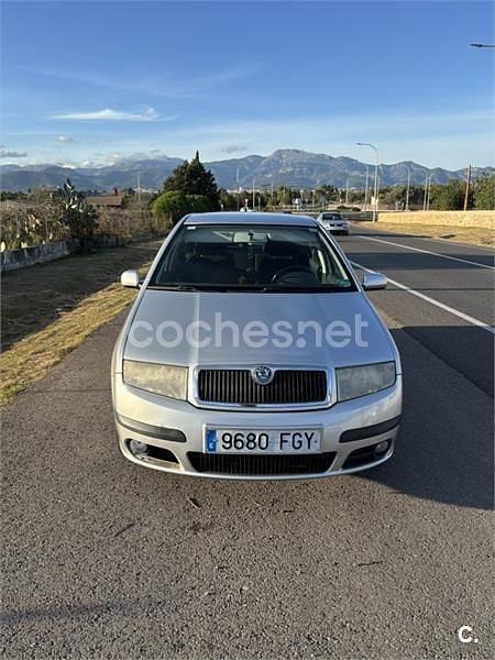 Gris / plata Usado 2004 Skoda Fabia Comfort Berlina | 2500 € (Buen precio) - Imagen 1/4