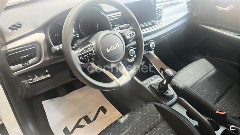 Begagnad Kia Rio 100 HK (73 kW) 2022 Vit Sedan