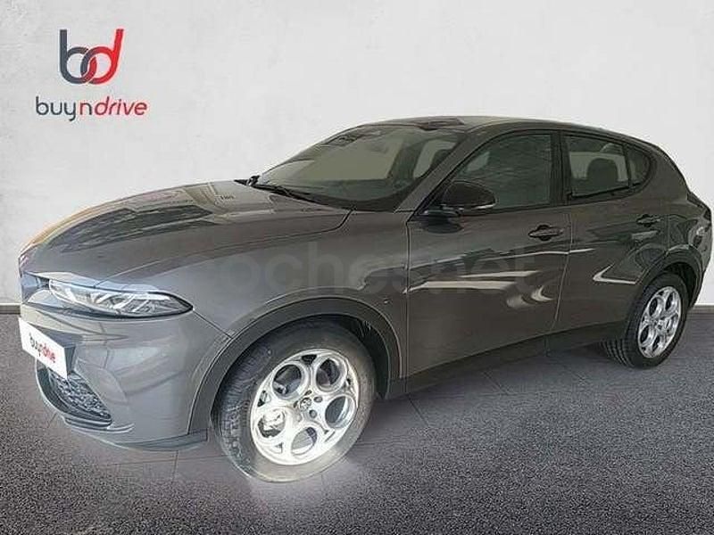 Usado Alfa Romeo Tonale Sprint 130 CV (95 kW) 2023 Gris / plata SUV