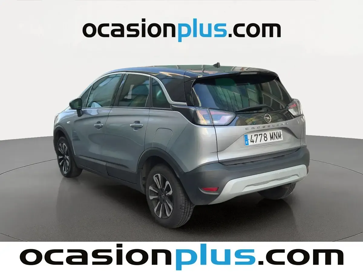 Usado Opel Crossland Elegance 130 CV (95 kW) 2024 Gris plata SUV
