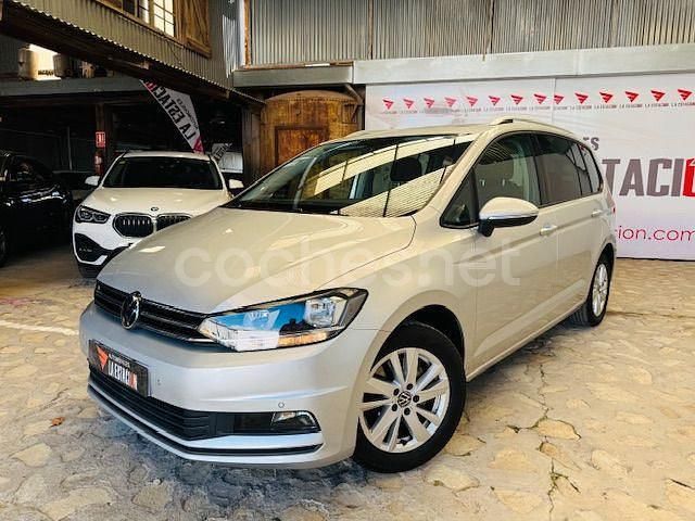 Gris / plata Usado 2021 VW Touran Advance Monovolumen | 22.900 € (Precio justo) - Imagen 1/4