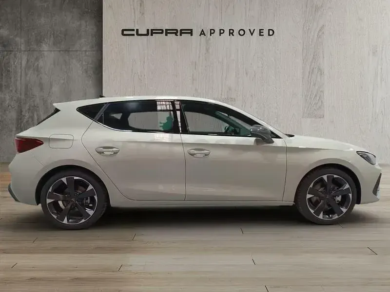 Usado Cupra Leon 150 CV (110 kW) 2025 Gris / plata Berlina