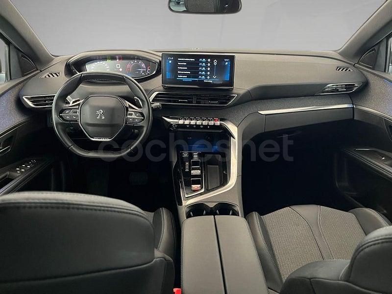Usado Peugeot 3008 Allure 130 CV (95 kW) 2023 Gris / plata SUV