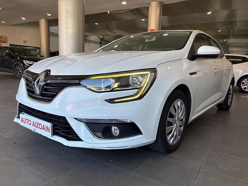 Blanco Usado 2016 Renault Mégane III Business Berlina | 8990 € (Precio justo) - Imagen 1/4