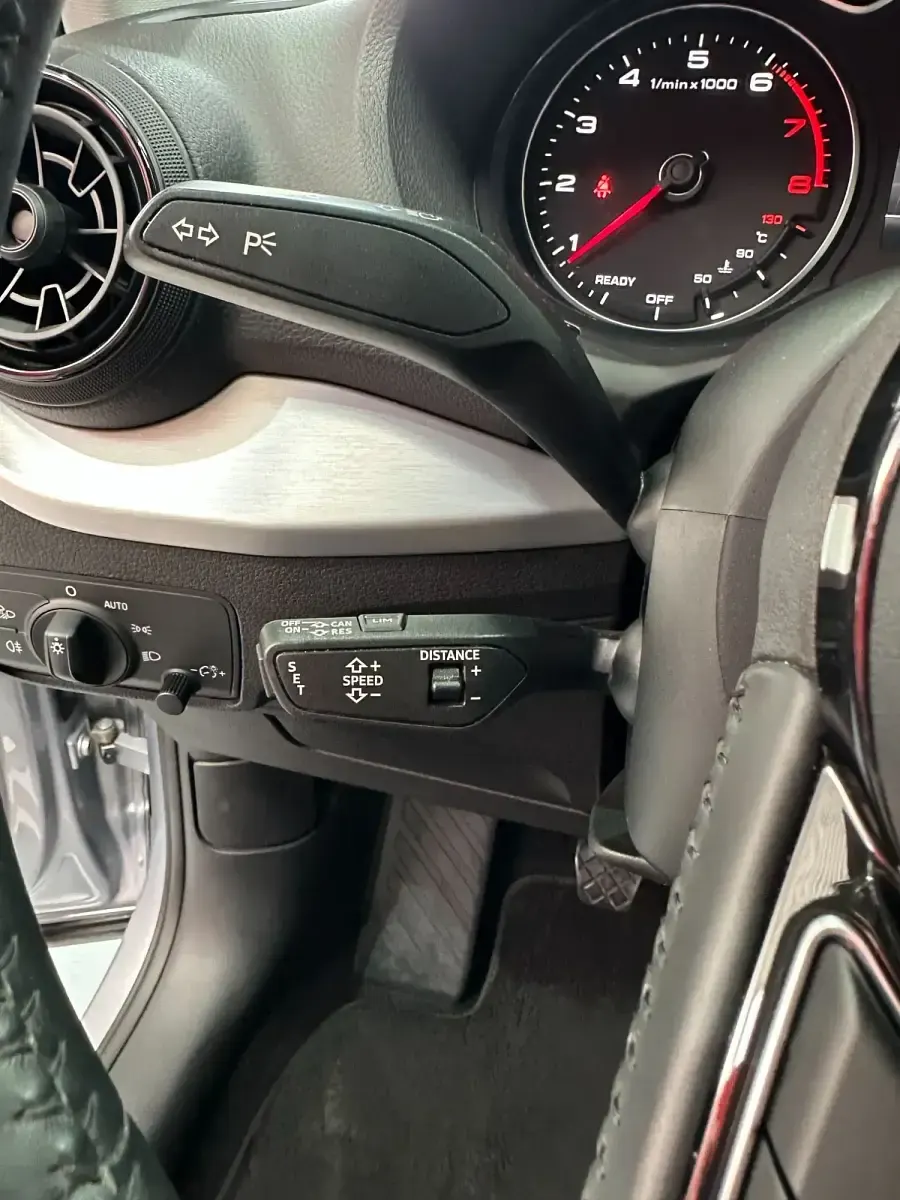 Usado Audi Q2 Design 150 CV (110 kW) 2018 Gris SUV