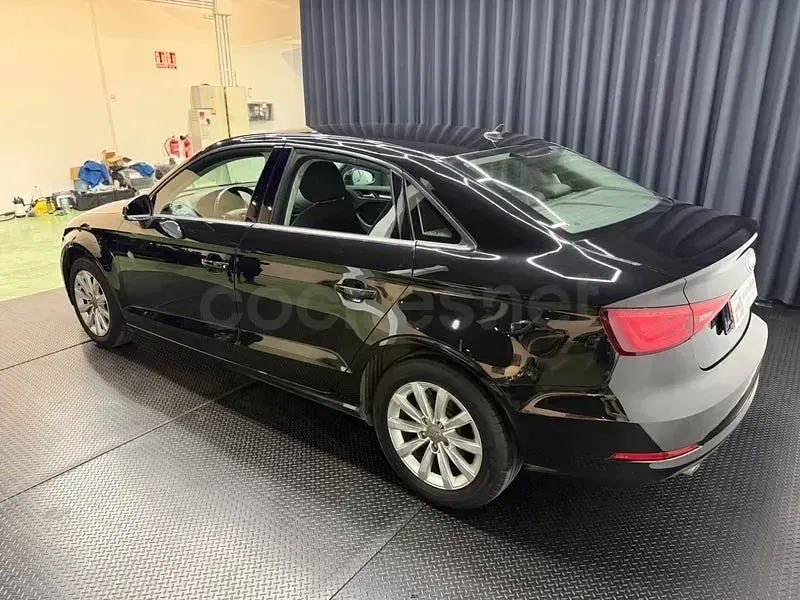 Usado Audi A3 Attraction 110 CV (80 kW) 2015 Negro Berlina