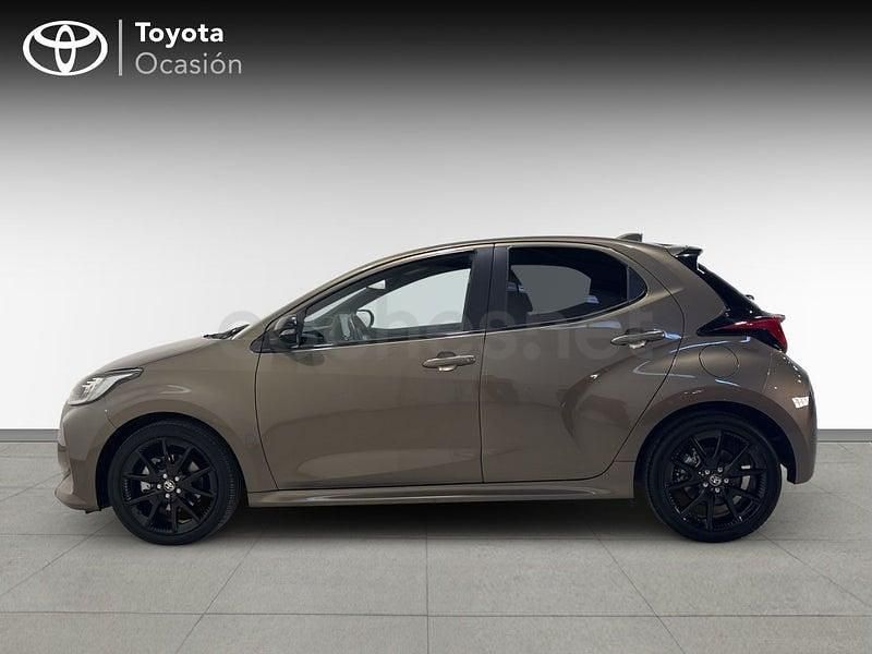 Usado Toyota Yaris Hybrid Style 116 CV (85 kW) 2022 Beige Berlina