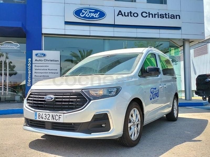 Usado Ford Tourneo Titanium 150 CV (110 kW) 2025 Gris / plata Monovolumen