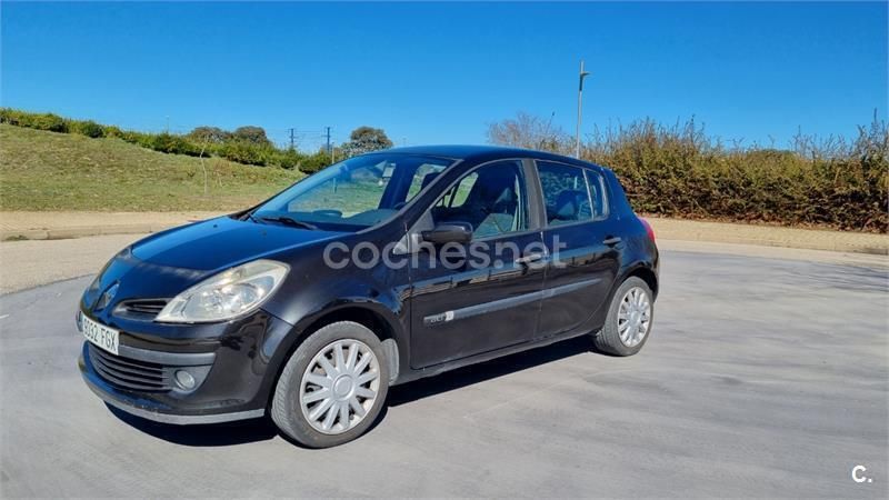 Negro Usado 2006 Renault Clio II Dynamique Berlina | 2200 € (Precio justo) - Imagen 1/4
