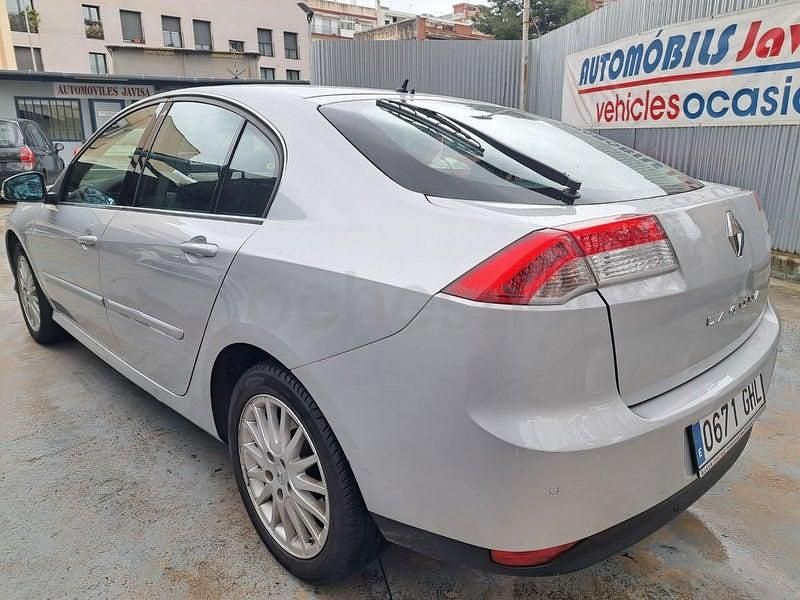 Usado Renault Laguna III Dynamique 140 CV (102 kW) 2008 Gris / plata Berlina