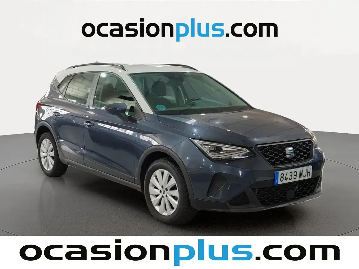 Usado Seat Arona Style 110 CV (80 kW) 2023 Gris SUV