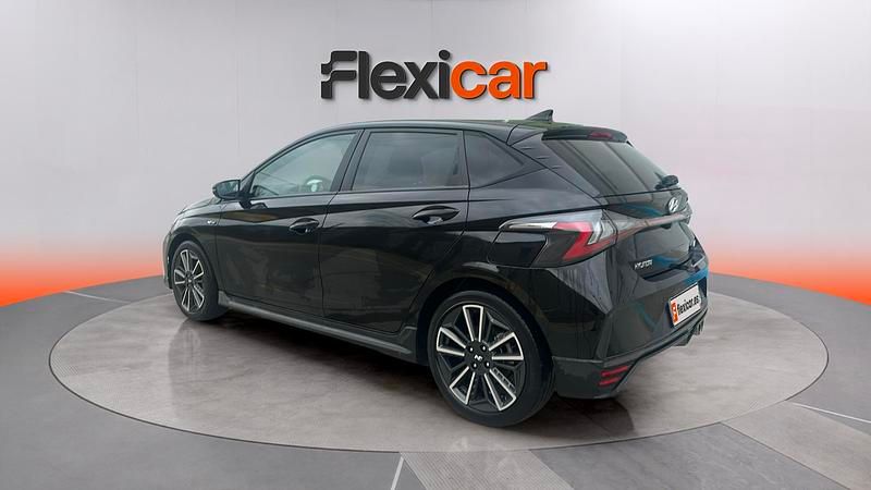 Usado Hyundai i20 101 CV (74 kW) 2022 Negro Utilitario