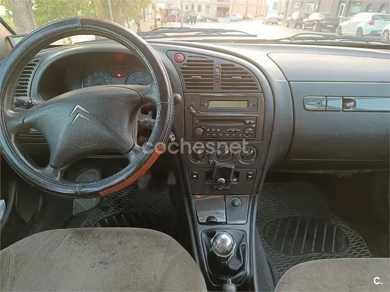 Usado Citroën Xsara 110 CV (80 kW) 2002 Gris / plata Berlina
