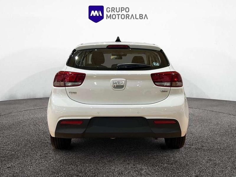 Usado Kia Rio 101 CV (74 kW) 2021 Blanco Utilitario