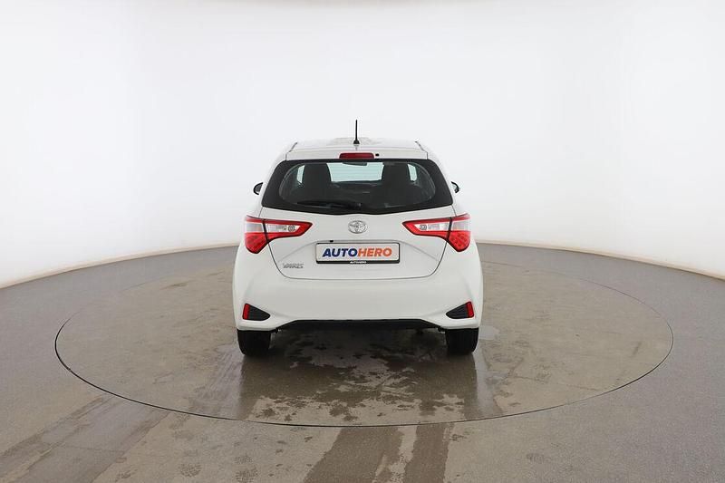 Usado Toyota Yaris Active 110 CV (80 kW) 2019 Blanco Berlina