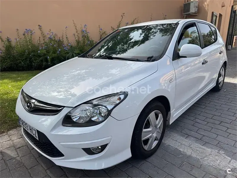 Usado Hyundai i30 Classic 90 CV (66 kW) 2011 Blanco Berlina