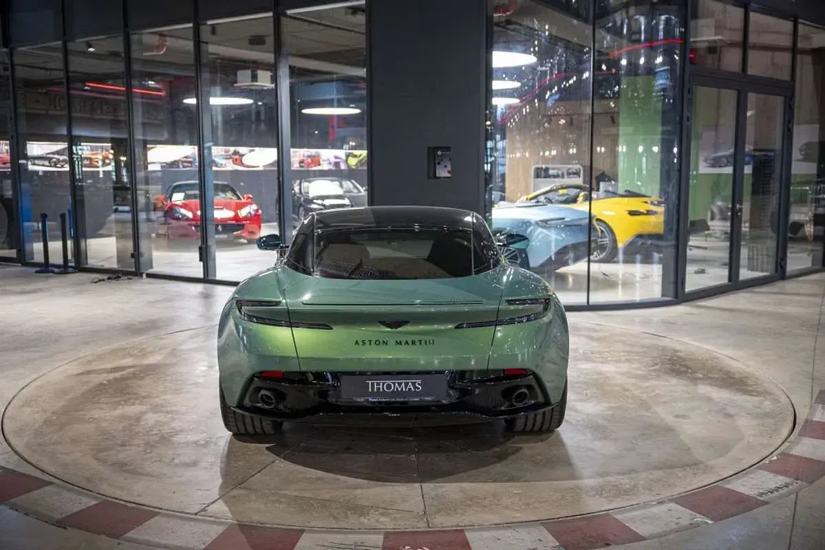 Nuevo Aston Martin DB12 680 CV (500 kW) 2026 Verde Coupe